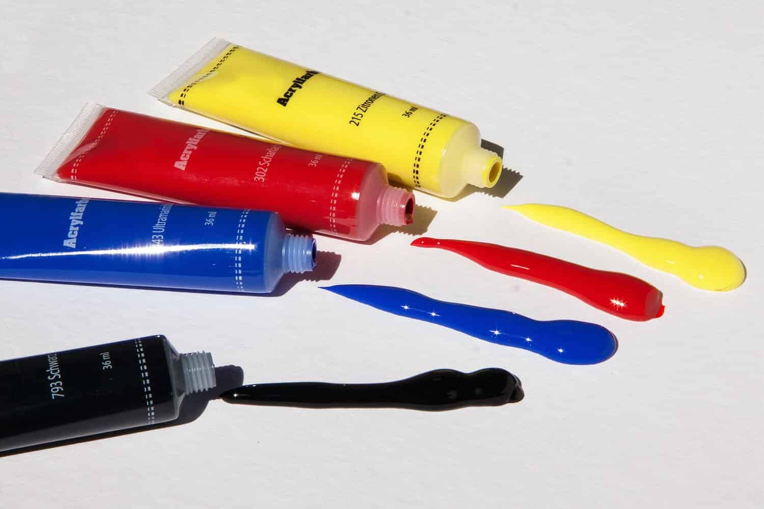 5 Paper-Like Surfaces That Work With Your Acrylic Paints