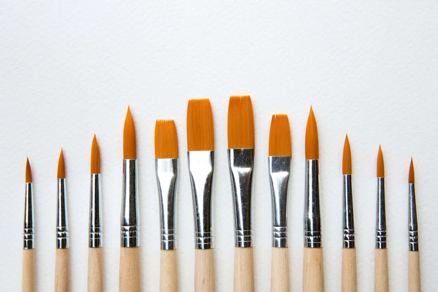 10 Best Acrylic Paint Brushes For Both Students And
